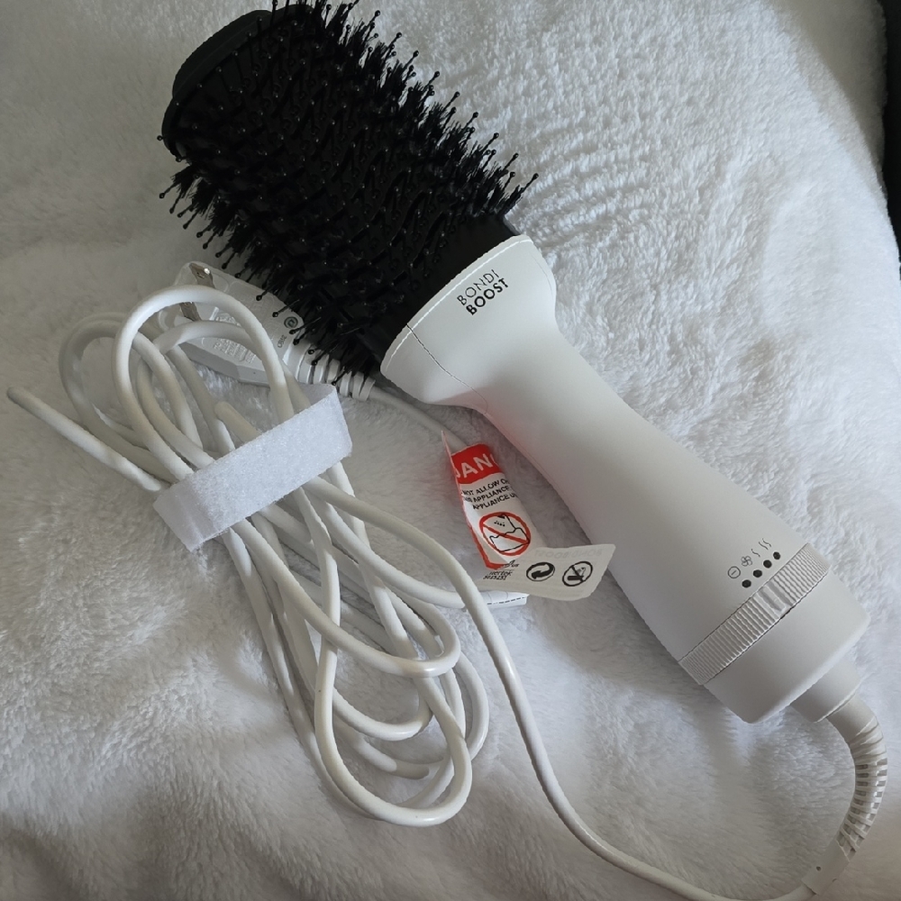 BondiBoost Blowout Brush, a 3-in-1 hair dryer